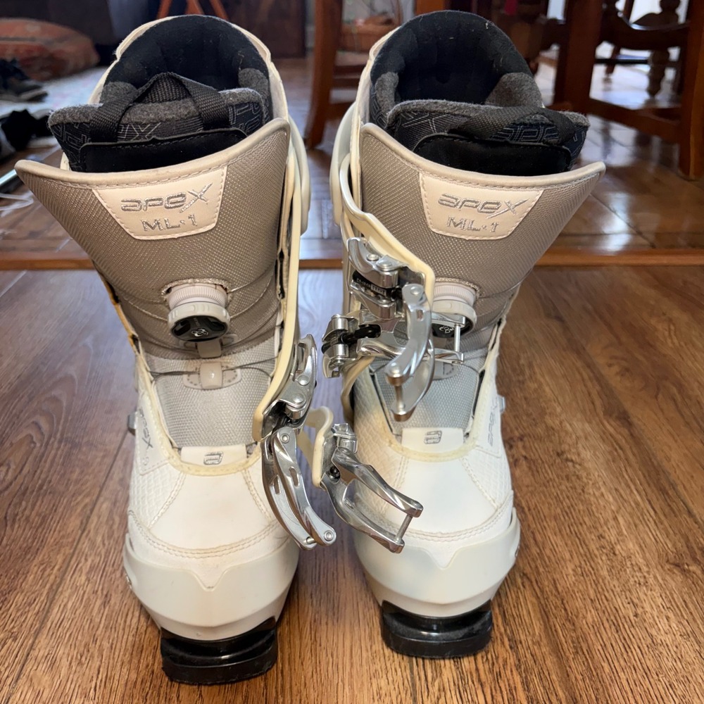 Apex ML-1 women's downhill ski boots Size 24.0 white gray‎ snow boots